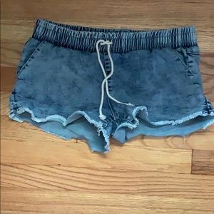 Very stretchy elastic waist band Jean shorts